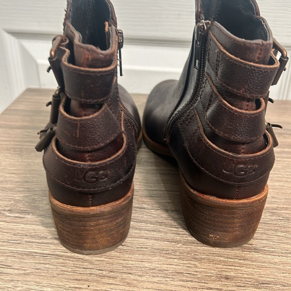 UGG AUSTRALIA VOLTA WOMEN ANKLE BOOTS CHOCOLATE BROWN SIDE ZIPPER SIZE6 - Picture 7 of 11